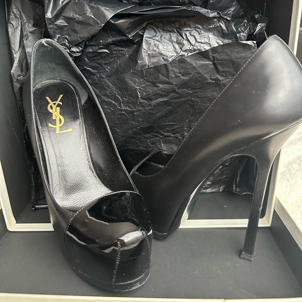 Yves Saint Laurent Black Patent Toe and Leather Pump Size 37
